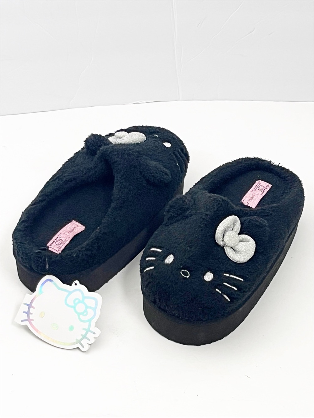 HELLO KITTY x Forever 21 Black Graphic Platform Slippers Medium Casual Lounging